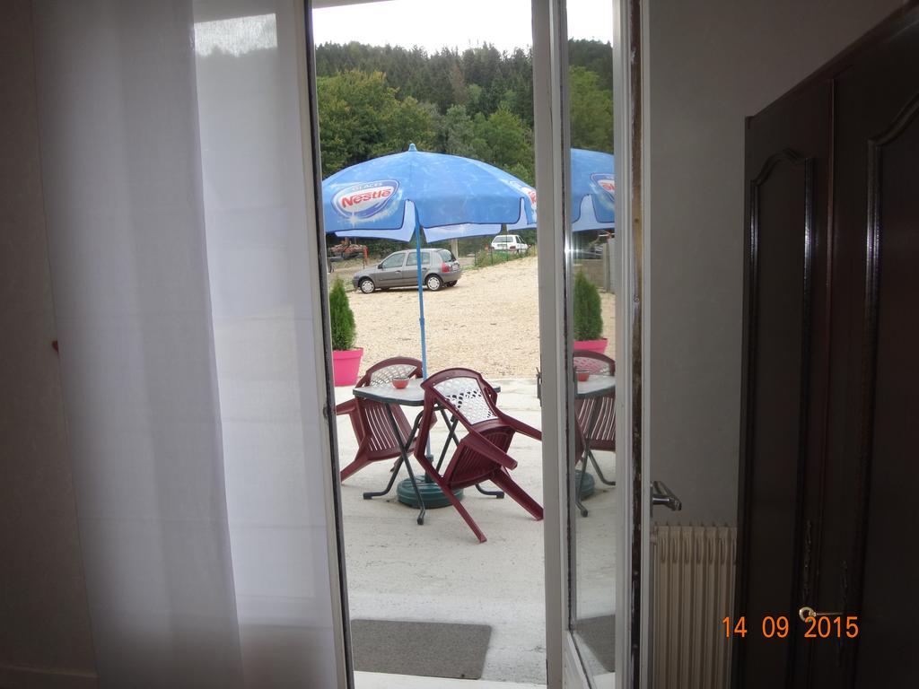 Hotel Bon Accueil Oyonnax Exterior foto